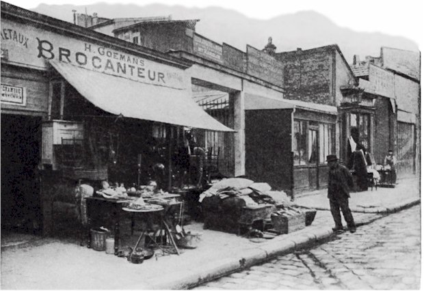 (brocanteur shop front)